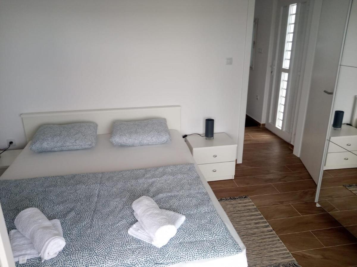 Apartmani Sol Vlasici Pag Town Buitenkant foto