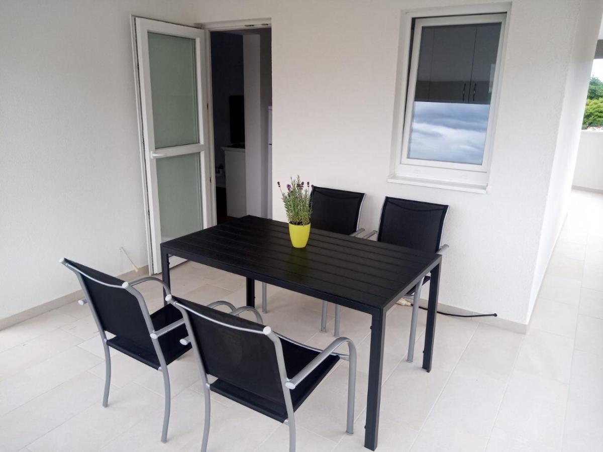 Apartmani Sol Vlasici Pag Town Buitenkant foto
